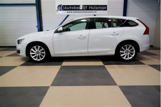 Volvo V60 - 2.0 D4 133kW/181pk 6-bak Momentum CLIMA + CRUISE + NAVI SENSUS + SPORTHALFLEER + FAMILY - 1