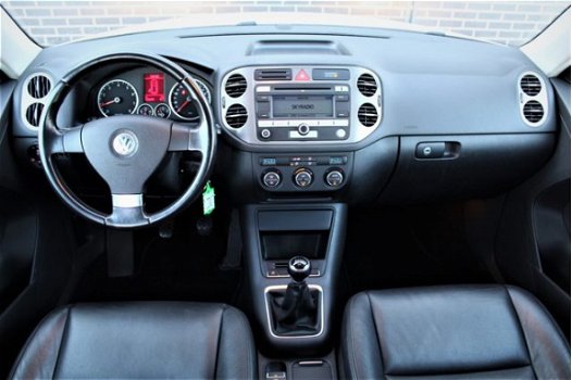 Volkswagen Tiguan - 2.0TSI 170PK Comfort&Design 4Motion | Trekhaak | Leder interieur | Cruise *Rijkl - 1