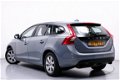 Volvo V60 - 2.0T Nederlandse Auto 1e Eigenaar Navigatie EClimate Control Lichtmetalen velgen - 1 - Thumbnail