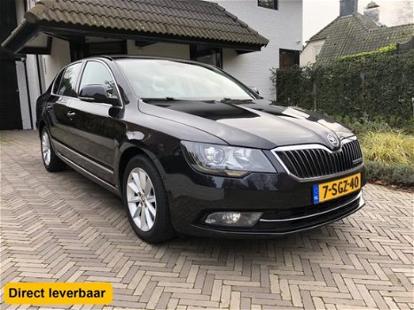 Skoda Superb - 1.6 TDI Clima Navigatie Leder Xenon Stoelverw - 1