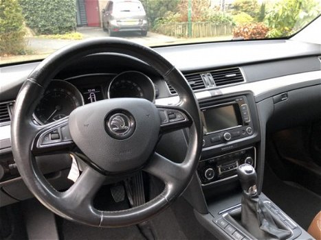 Skoda Superb - 1.6 TDI Clima Navigatie Leder Xenon Stoelverw - 1