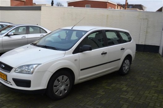 Ford Focus Wagon - 1.4-16V Ambiente MODEL 2006 - 1