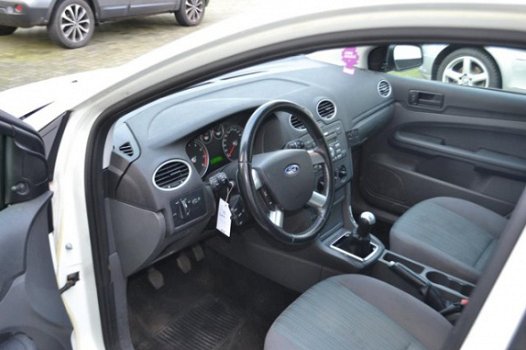 Ford Focus Wagon - 1.4-16V Ambiente MODEL 2006 - 1