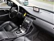 Volvo V70 - 2.5T Momentum/ Leder/ Navigatie/ Trekhaak/ PDC - 1 - Thumbnail