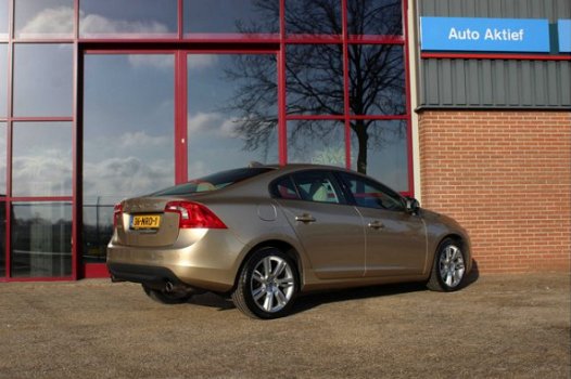 Volvo S60 - 2.0T Intro Edition Geartronic - 1