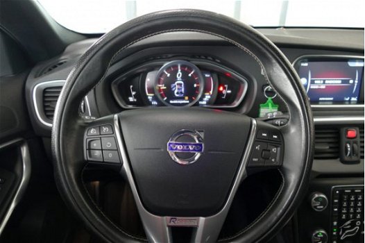 Volvo V40 - BWJ 2015 2.0 D2 R-Design Business NAVIGATIE / SCHUIF.KANTEL DAK / CLIMA / CRUISE / LMV / - 1