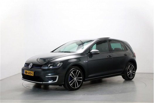 Volkswagen Golf - 1.4 TSI 204pk GTE DSG Panoramadak LED Navigatie App-Connect - 1