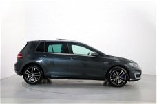 Volkswagen Golf - 1.4 TSI 204pk GTE DSG Panoramadak LED Navigatie App-Connect