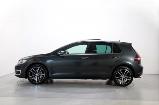 Volkswagen Golf - 1.4 TSI 204pk GTE DSG Panoramadak LED Navigatie App-Connect - 1