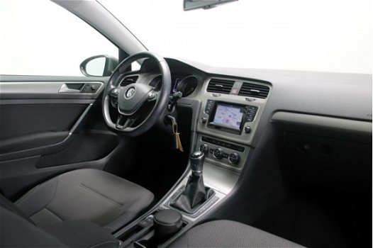Volkswagen Golf - 1.6 TDI Comfortline BlueMotion Navigatie Parkeersensoren Climate Control - 1
