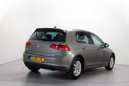 Volkswagen Golf - 1.6 TDI Comfortline BlueMotion Navigatie Parkeersensoren Climate Control - 1