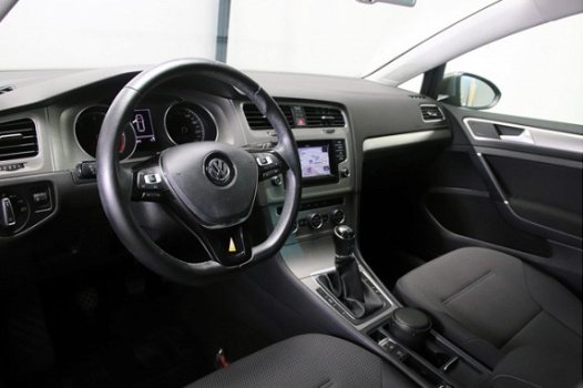Volkswagen Golf - 1.6 TDI Comfortline BlueMotion Navigatie Parkeersensoren Climate Control - 1