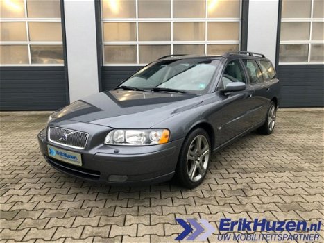 Volvo V70 - 2.4D Momentum / Cruise / Airco / LM - 1