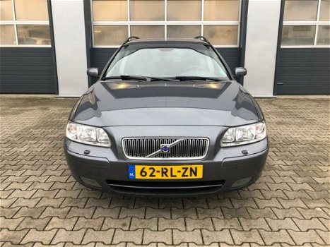 Volvo V70 - 2.4D Momentum / Cruise / Airco / LM - 1