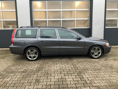 Volvo V70 - 2.4D Momentum / Cruise / Airco / LM - 1