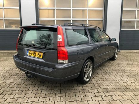 Volvo V70 - 2.4D Momentum / Cruise / Airco / LM - 1