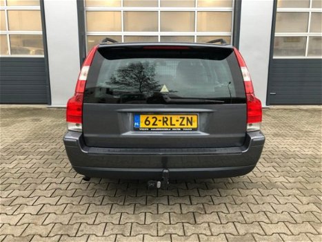 Volvo V70 - 2.4D Momentum / Cruise / Airco / LM - 1