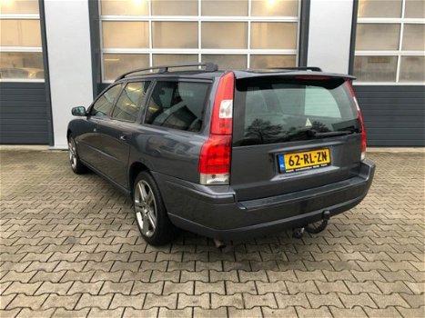 Volvo V70 - 2.4D Momentum / Cruise / Airco / LM - 1