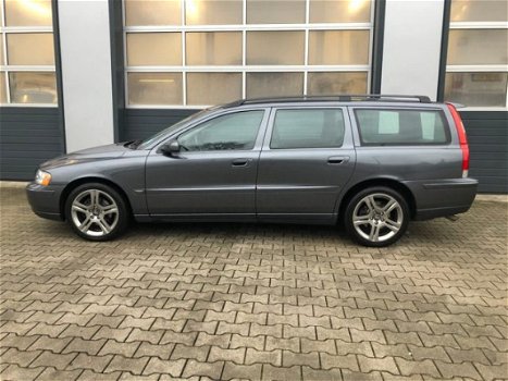 Volvo V70 - 2.4D Momentum / Cruise / Airco / LM - 1