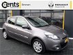 Renault Clio - 1.2 16V 75 Collection 5-drs 72.000 km Trekhaak - 1 - Thumbnail