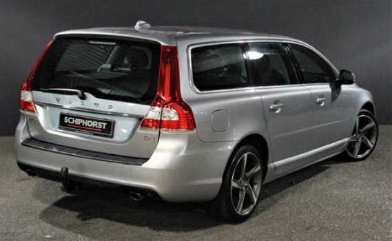 Volvo V70 - D4 181 pk MOMENTUM Leer/Navi/trekhaak/standkachel/18 inch - 1