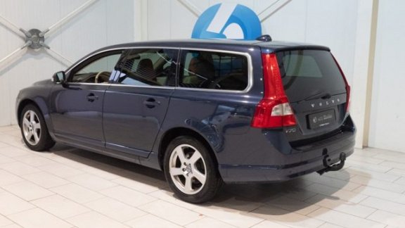 Volvo V70 - 2.0 D3 Momentum Airco Trekhaak Leer - 1