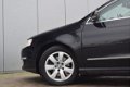 Volkswagen Passat Variant - 2.0 FSI Sportline Clima Trekhaak Radio/CD Parrot Stuurwielbediening Lmv - 1 - Thumbnail