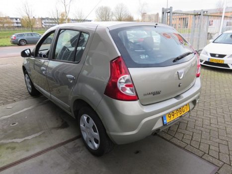 Dacia Sandero - 1.2 Lauréate - AIRCO - NL AUTO - GARANTIE - NIEUWE DISTRIBUTIE RIEM - 1