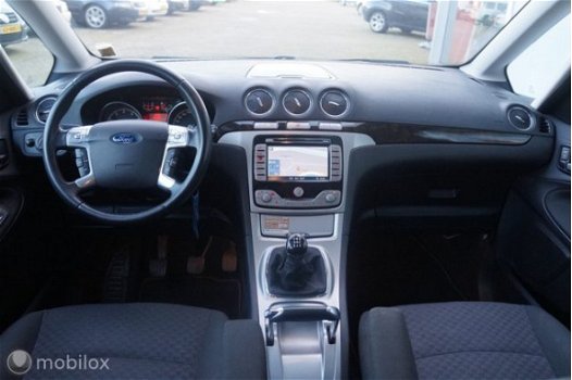 Ford Galaxy - 2.0-16V Ghia / Panoramadak/Navigatie / 7pers - 1