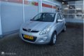 Hyundai i20 - 1.2i DynamicVersion Airco / 5 deurs - 1 - Thumbnail