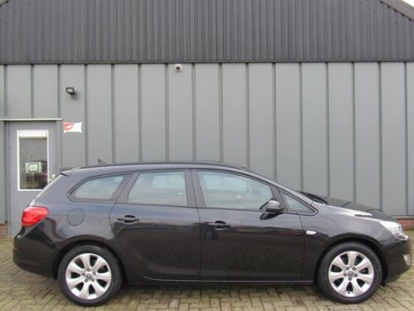 Opel Astra Sports Tourer - 1.7 CDTi Cosmo //APK//NAP//Airco//Navi//Cruise//6Bak//CV+AB//Elec.Ramen// - 1