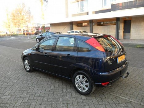 Ford Focus - 1.6-16V Futura - 1