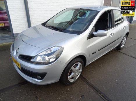 Renault Clio - 1.2-16V Authentique - 1