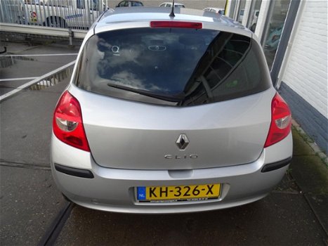 Renault Clio - 1.2-16V Authentique - 1