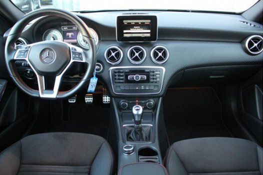 Mercedes-Benz A-klasse - A180 Ambition Navi/AMG-pack/Bi-xenon/Parkeerhulp/18-inch - 1