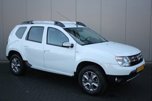 Dacia Duster - 1.2 TCe 125PK 4x2 Prestige Navi/Trekhaak/Bluetooth/Parkeerhulp - 1