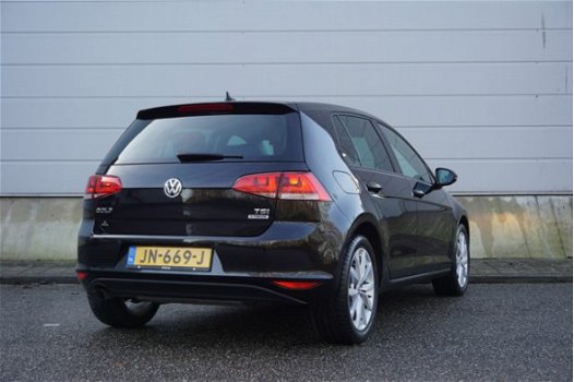 Volkswagen Golf - 1.2 TSI 110pk Connected Series + Navigatie + 17