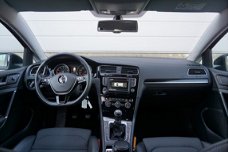 Volkswagen Golf - 1.2 TSI 110pk Connected Series + Navigatie + 17" LMV