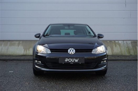 Volkswagen Golf - 1.2 TSI 110pk Connected Series + Navigatie + 17