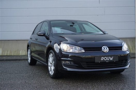 Volkswagen Golf - 1.2 TSI 110pk Connected Series + Navigatie + 17