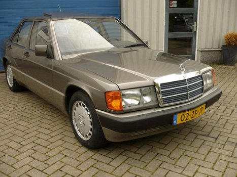 Mercedes-Benz 190-serie - 2.0 E Class - 1