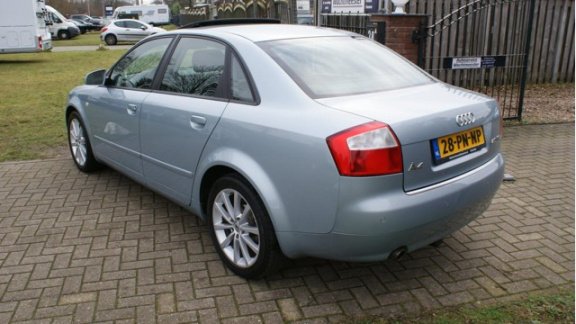 Audi A4 - 2.0 FSI Pro Line MT - 1