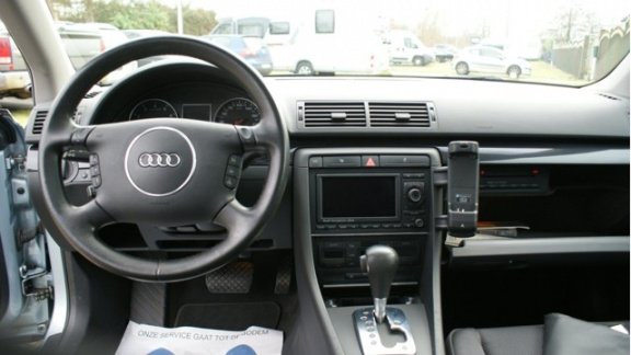 Audi A4 - 2.0 FSI Pro Line MT - 1