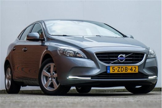 Volvo V40 - 2.0 D4 Momentum Business 2014 Trekhaak dealer onderhouden - 1