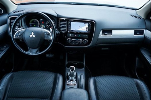 Mitsubishi Outlander - 2.0 PHEV Executive Edition 2014 1e eigenaar - 1