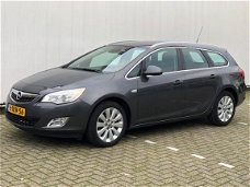 Opel Astra Sports Tourer - 1.4 Turbo 140PK Cosmo met Trekhaak / Dealer Onderhouden