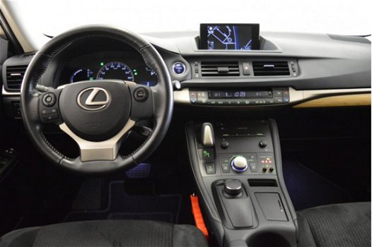 Lexus CT 200h - 