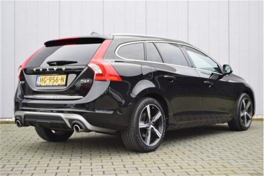 Volvo V60 - 2.4 D6 Twin Engine R-Design Navigatie, Stoelverwarming, Afn.Trekhaak, 18inch LMV, 1e Eig - 1