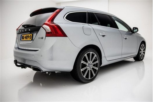 Volvo V60 - 2.4 D5 Twin Engine Special Edition 15 % Navi Pano Climate Standkachel Memory V+A ACC *€1 - 1