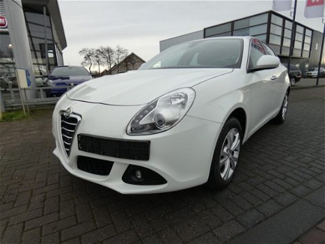 Alfa Romeo Giulietta - 1.4 Turbo 120pk Distinctive 16'' Lmv | Bluetooth | Clima - 1